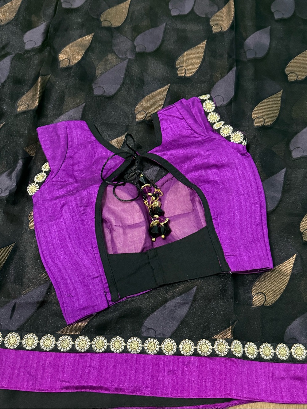Womens beautiful Indian saree - Picture 6 of 8